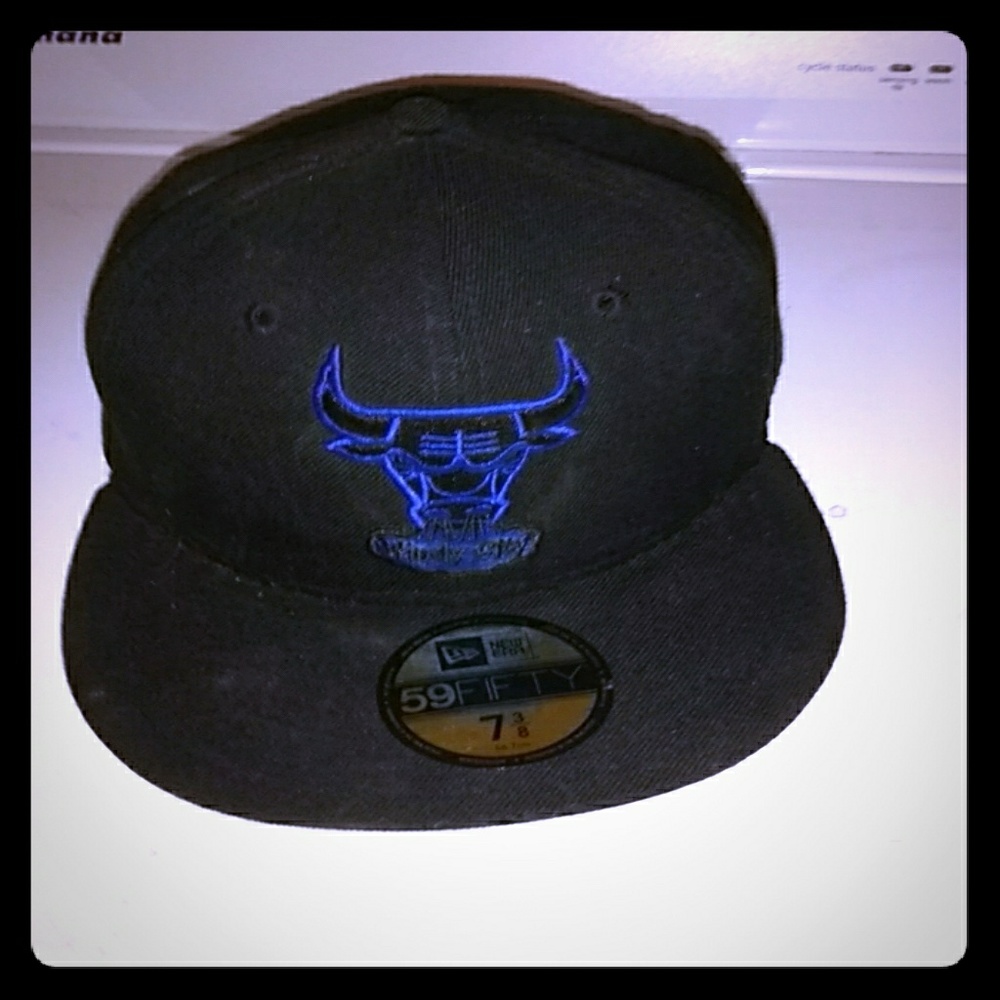 Mens cap bull wind city